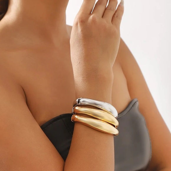 CHUNKY BANGLE BRACELET - Picture 1 of 5
